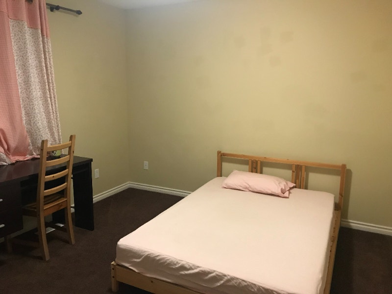 One Large room in Single house for rent Room Rentals & Roommates