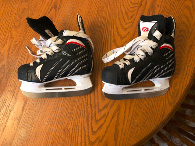 Hockey Skates Youth 11 - excellent shape in Skates & Blades in City of Toronto - Image 2
