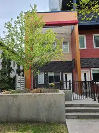 Cozy 3 bedroom townhouse on Whyte 