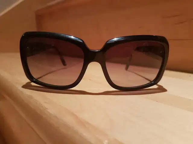 Lunette de soleil VERSACE in Quebec in Canada - Image 7