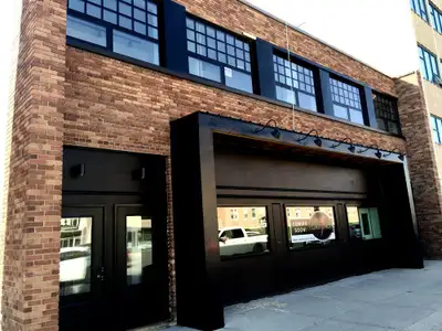 Offices Available : C- 103 SF D - 113 SF E - 100 SF $600-$650 Monthly Comfortably located on the ski...