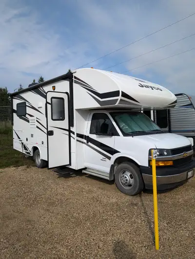 Low km., Excellent shape, no accidents. Slide out in the dining area. Big engine. Serious inquires o...