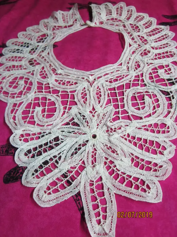 Vente de garage =Chandelier , déco en verre et fer forgé in Kitchen & Dining Wares in Laval / North Shore - Image 11