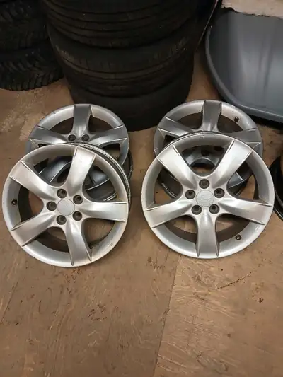 4 mags 16" Subaru OEM 5x100mm, center bore 56.1mm. 200$ pour les 4. A COATICOOK OU MAGOG