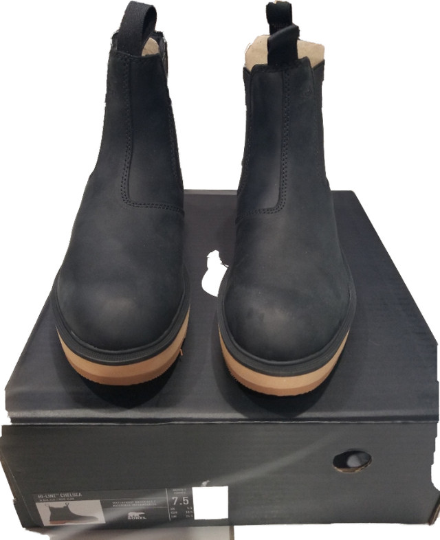 7.5 sorel chelsea boots in Women's - Shoes in Hamilton