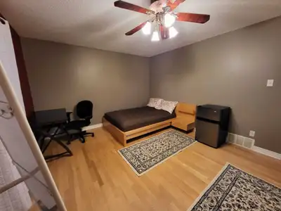 FABULOUS LOCATION: Steps to Trendy Beechwood, near Rockcliffe Park, & Minutes to Downtown Ottawa and...