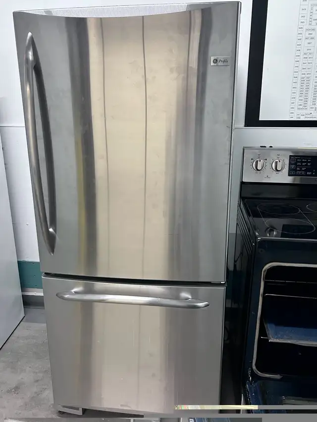 Frigidaire and stove perfect condition very nice in Stoves, Ovens & Ranges in City of Montréal - Image 8