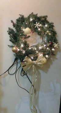18" lighted decorative wreaths