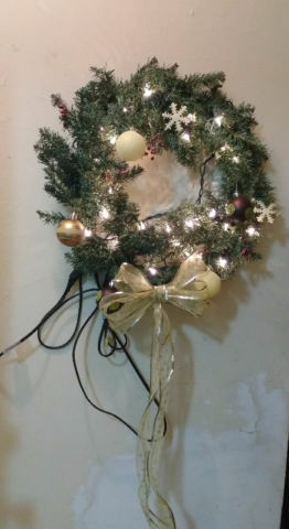 18" lighted decorative wreaths in Holiday, Event & Seasonal in City of Toronto
