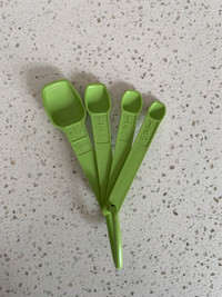 Vintage EUC Tupperware Measuring spoons 