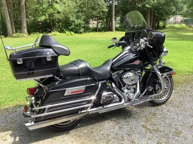 2009 Harley Davidson Electra Glide Classic FLHTC in Touring in Renfrew - Image 3
