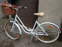 Creme Bike Vélo - with Polkadots!