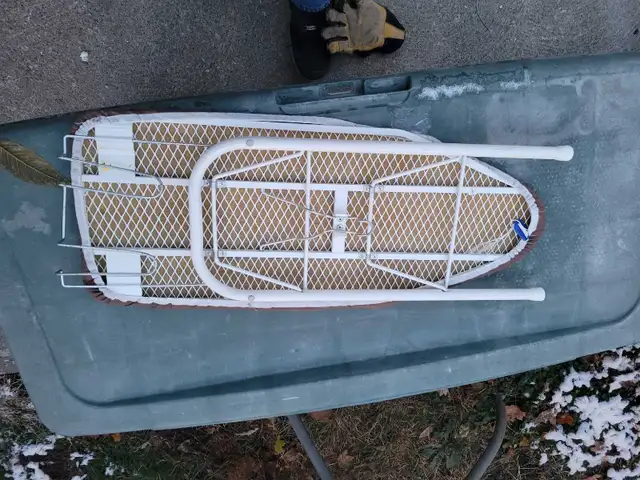 Folding table top ironing board.64385361796099121