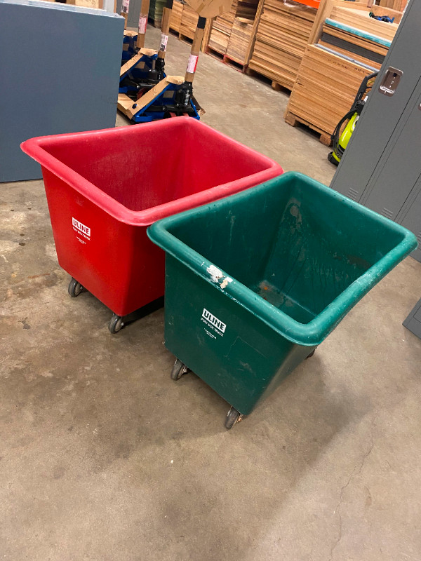 Used Rolling Tote Bin in Other Business & Industrial in Burnaby/New Westminster