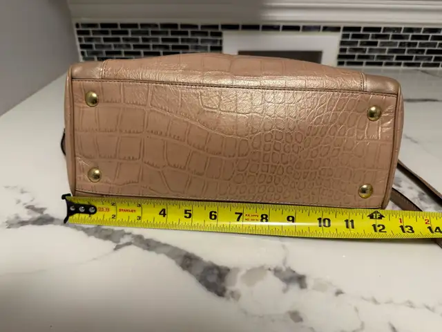 Coach Taylor Exotic Leather Purse in Women's - Bags & Wallets in Strathcona County - Image 7