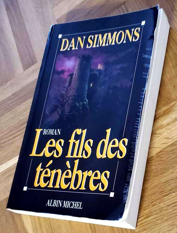 1$ - Livre – Les fils des ténèbres de Dan Simmons dans Ouvrages de fiction  à Lanaudière - Image 2