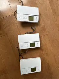 3 thermostats plinthes chauffantes | 3 baseboard heat thermostat