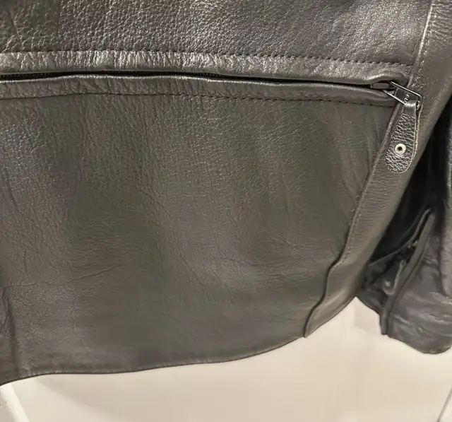 First Classic Men's Motorcycle Jacket, Medium in Men's in Belleville - Image 7