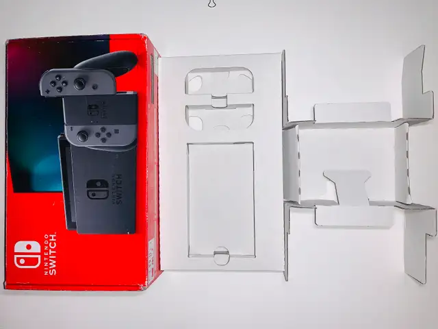 NINTENDO SWITCH V.2-CONSOLE BOX (BOX ONLY) (C011) in Nintendo Switch in City of Montréal - Image 10