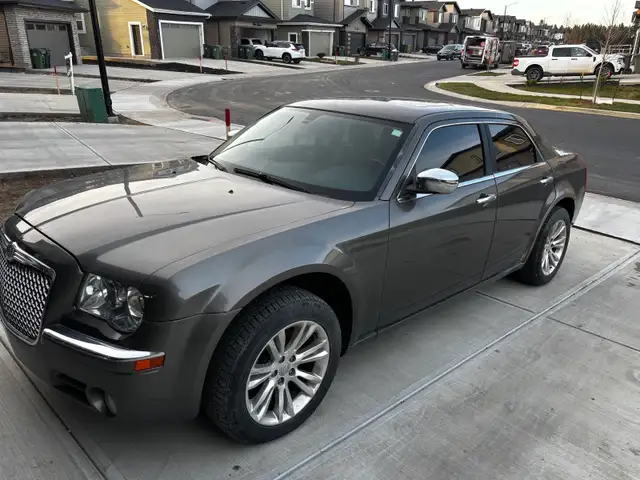 2010 chyrsler 300 AWD604579812040386561