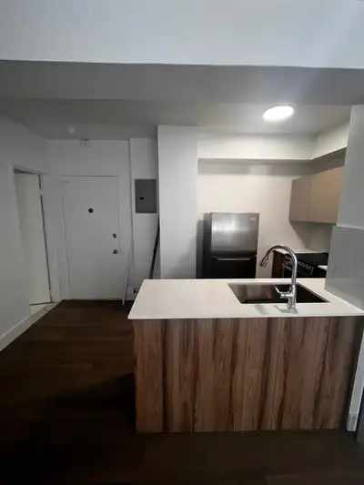 Bright 3½ near Snowdon Metro – Heat & Hot Water Included – Available Now” Address: 5020 Av. Macdonal...