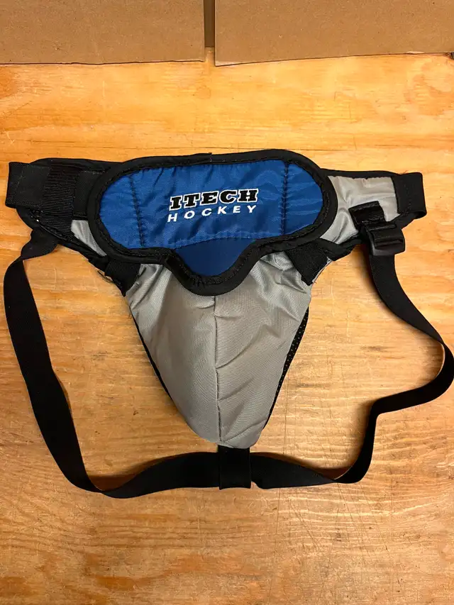 Goalie Equipment in Hockey in Oakville / Halton Region - Image 7