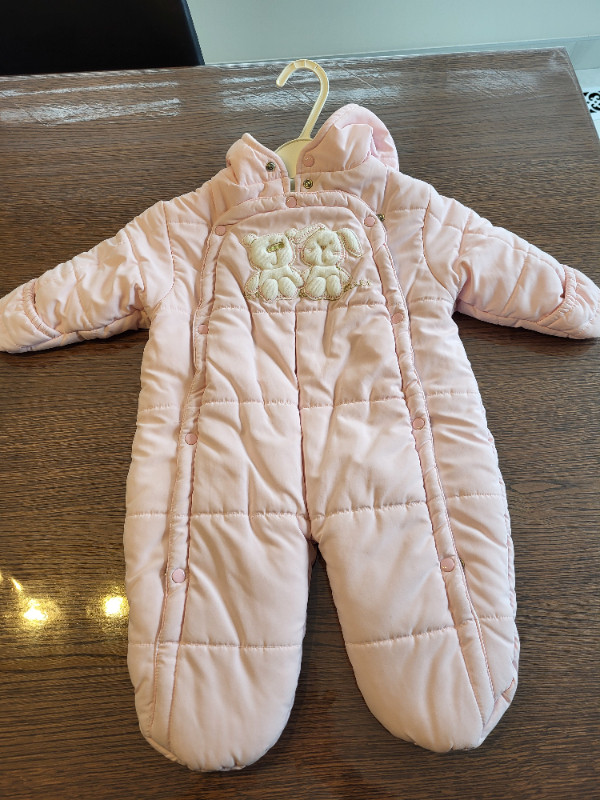Habit de neige rose - bébé dans Vêtements - 9 à 12 mois  à Laval/Rive Nord