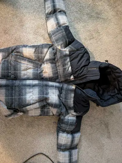 Selling my new never used Point Zero winter jacket. In great condition and never worn. Solid jacket...