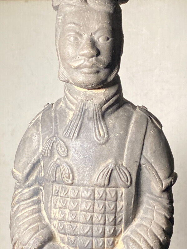 Terracotta Soldier Qin Dynasty Army 11" Clay Art Pottery Figurin dans Art et objets de collection  à Ville de Vancouver - Image 2