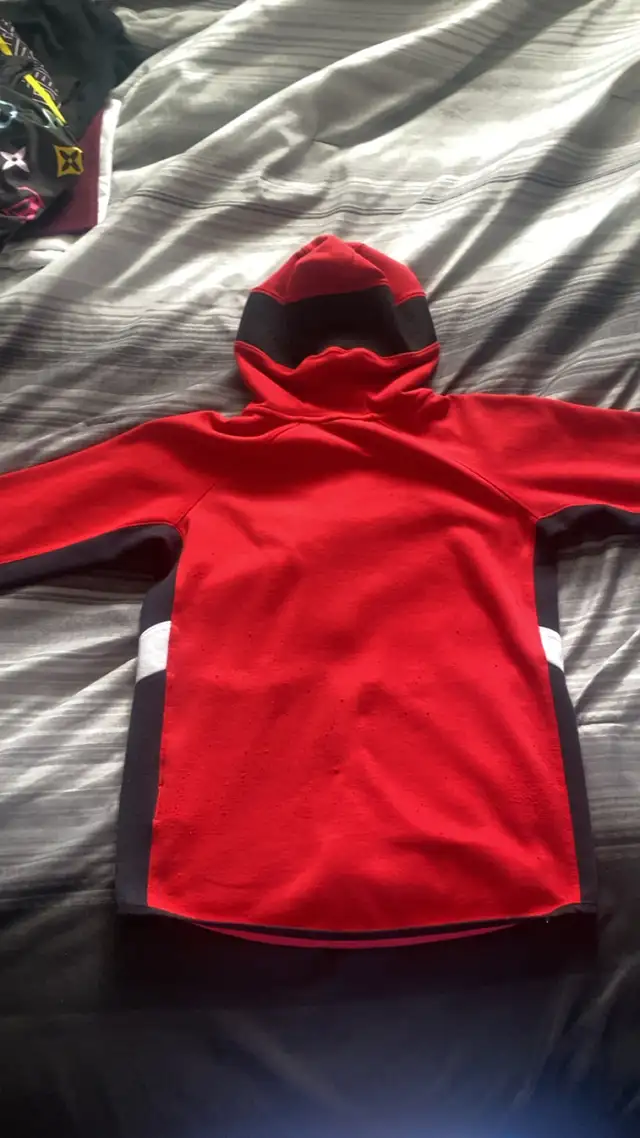 Toronto Raptors Nike therma flex hoodie (youth medium) in Kids & Youth in Hamilton - Image 7