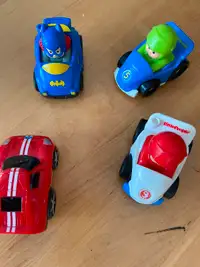 Lors de 4 voitures pour enfants (t136)