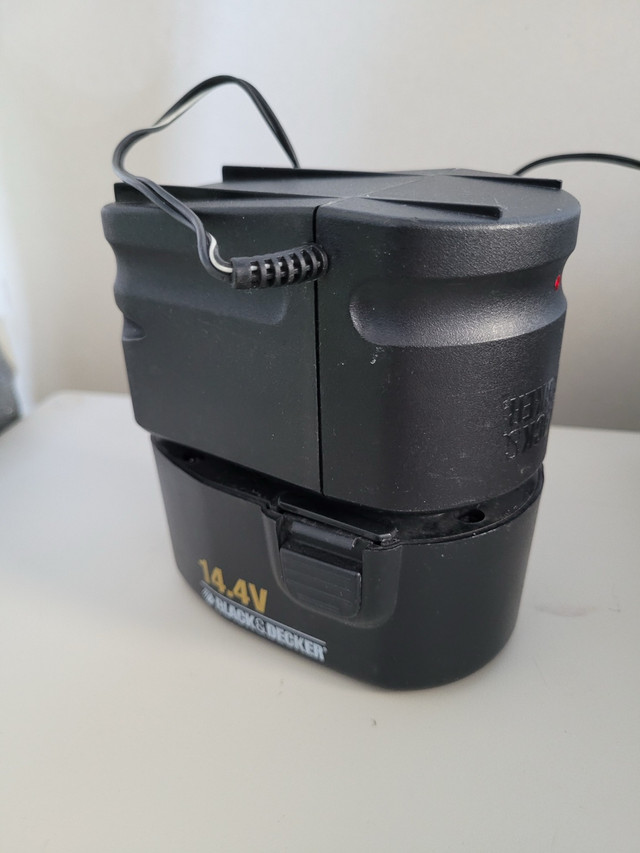 Taille haie rechargeable Black and Decker dans Tondeuses et souffleuses  à Laval/Rive Nord - Image 2