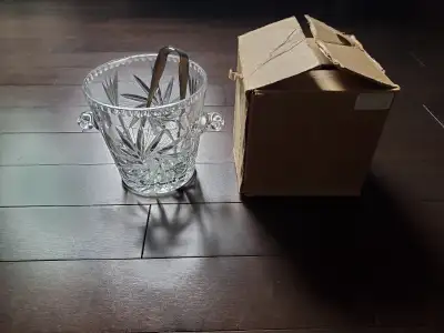 Vintage Pinwheel Ice Bucket 5"1/2 used / seau à glace usagé, View more