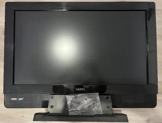 Vizio VW32L 32" 1080i HD LCD Television in TVs in Kitchener / Waterloo - Image 2