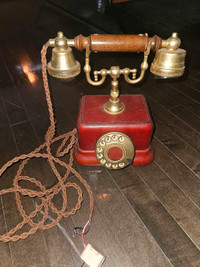 Téléphone antique. 
