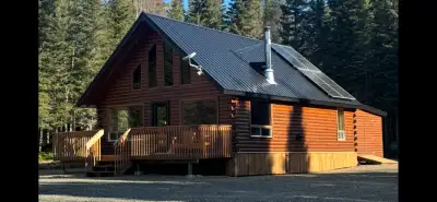 Chalet log cabin/ maison haut de la riviere-verte dans le chemin du caribou, ouvert a l anner, grand...
