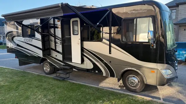 FLEETWOOD STORM 32BH  in RVs & Motorhomes in Québec City - Image 2