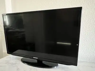 Samsung TV (UN32EH5300F) 32in, View more
