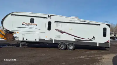 Forest River Crusader 320 RLT 2012 36.3 Pied total Roulotte Haut de gamme, très spacieuse avec beauc...