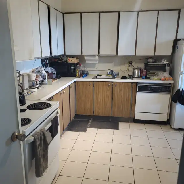 Room for rent FOR ONE PERSON in 3-bedroom apartment. To share wi in Room Rentals & Roommates in City of Toronto - Image 5