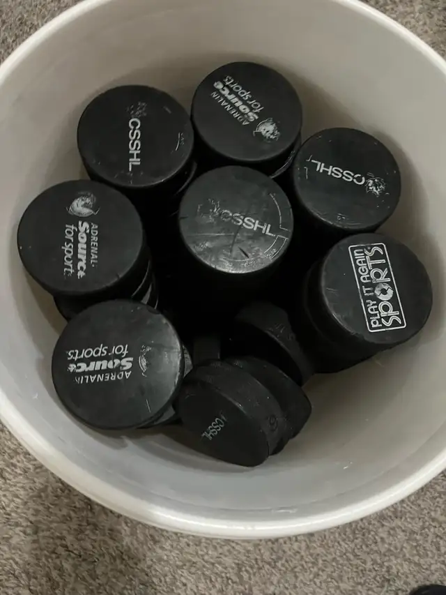 Hockey Pucks ($10 / 10) - 85 total in Hockey in Winnipeg - Image 3