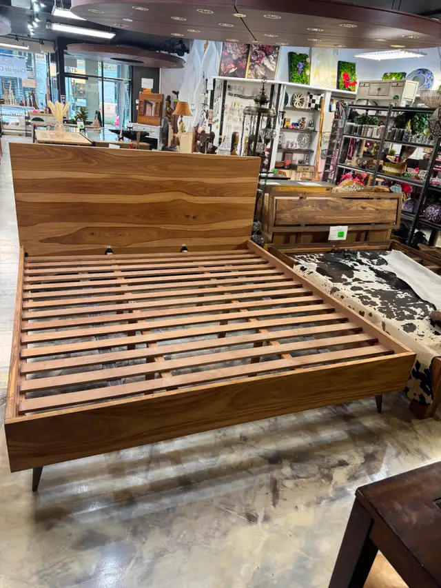 ✅ Lit king superbe bois de rose, cadre complet de lit king Inde in Beds & Mattresses in City of Montréal - Image 2
