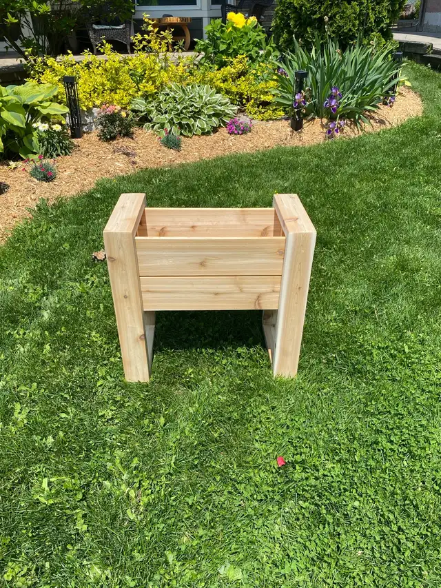 Cedar Planting Boxes62863264415361121