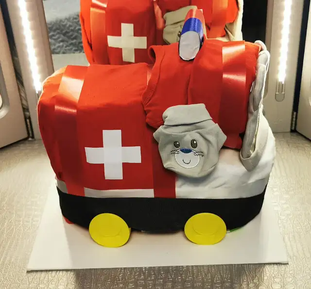 MY DIAPER CAKE CREATIONS in Bathing & Changing in Guelph - Image 2