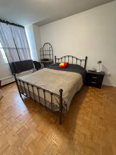 room for rent (master private)