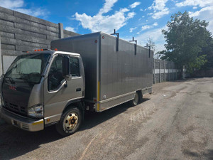 2006 gmc isuzu 16ft cube van 3500