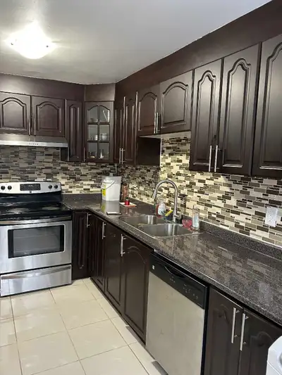 A BEAUTIFUL BRIGHT ROOM AVAILABLE FOR RENT IN ETOBICOKE FROM 01 OCTOBER, 2026 - RENT : $1100/MONTH -...