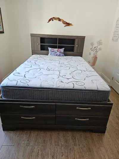 NEUF  Lit Queen avec tiroirs , View more