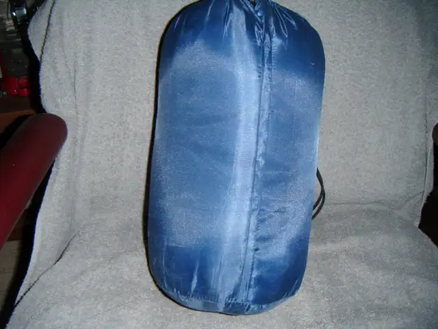 sleeping bag in Fishing, Camping & Outdoors in Stratford - Image 2