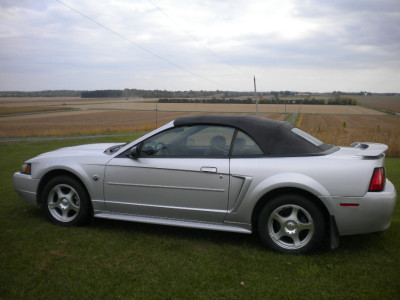 2004 Ford Mustang convertible/ 2004 Ford Mustang décapotable